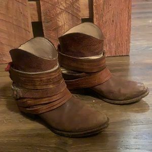 Freebird MEZCAL women’s booties! “Very rare” size 7.
